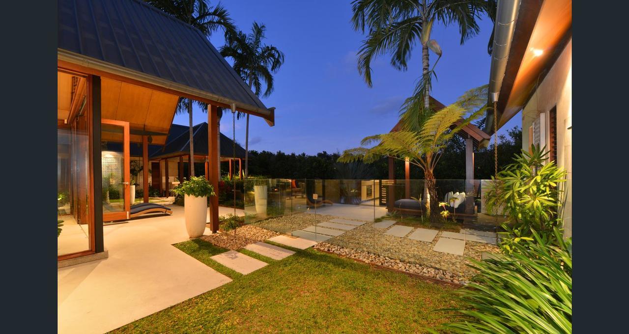 Niramaya Villas And Spa Port Douglas Exteriör bild